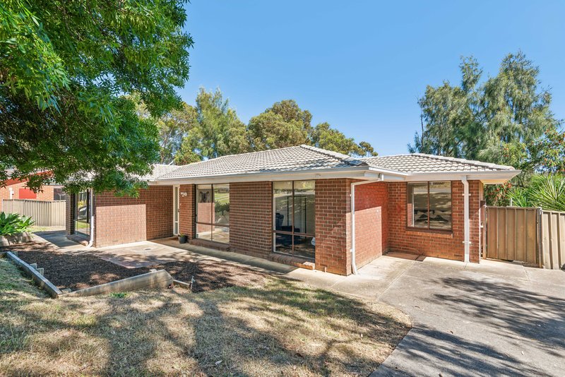 Photo - 11 Spruce Avenue, Aberfoyle Park SA 5159 - Image 2