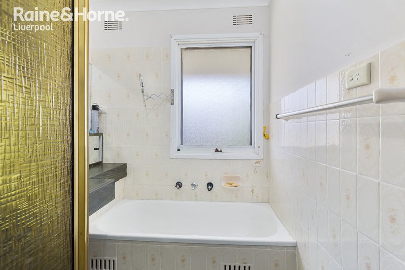 Photo - 11 St Andrews Boulevard, Casula NSW 2170 - Image 7