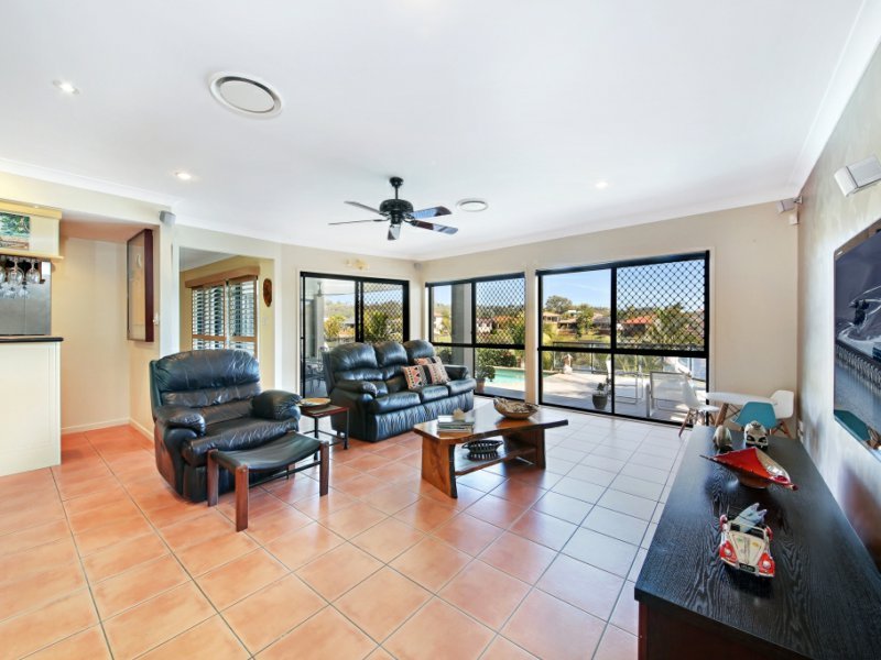 Photo - 11 St Helen'S Crt , Burleigh Waters QLD 4220 - Image 15