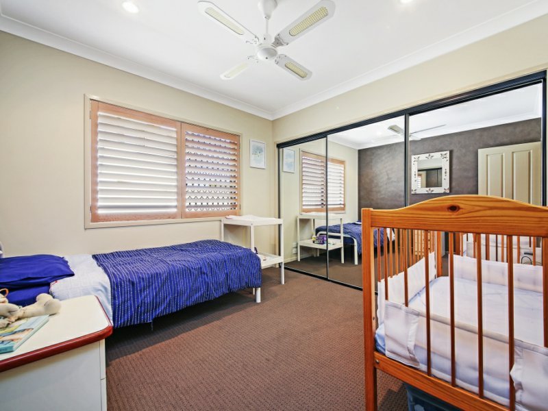 Photo - 11 St Helen'S Crt , Burleigh Waters QLD 4220 - Image 22