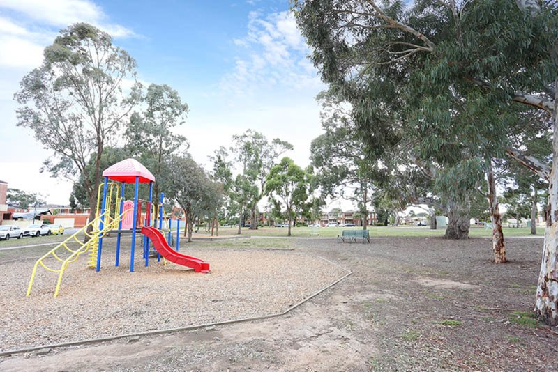 Photo - 11 Stainsby Crescent, Roxburgh Park VIC 3064 - Image 16