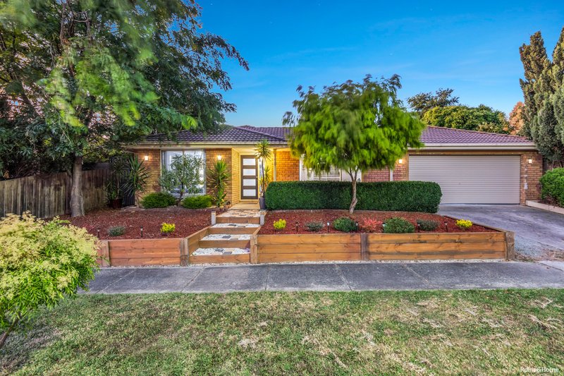 11 Staunton Walk, Cranbourne East VIC 3977