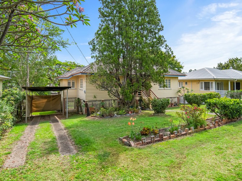 Photo - 11 Stella Street, Holland Park QLD 4121 - Image 4