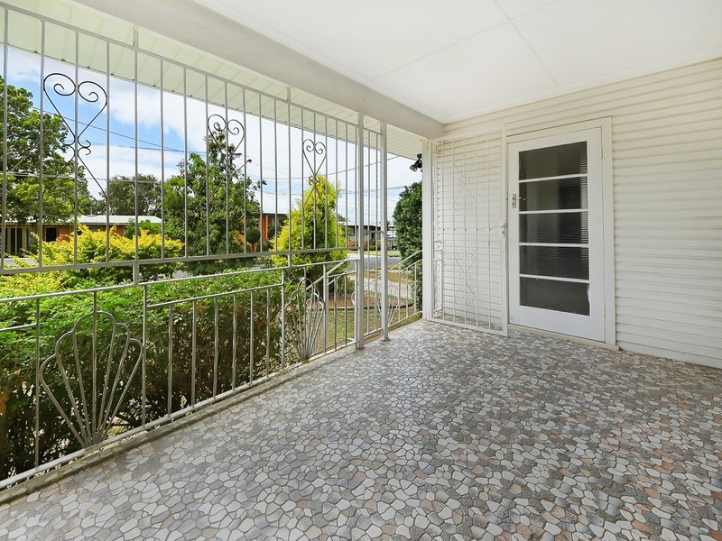 Photo - 11 Strathdale Street, Aspley QLD 4034 - Image 4