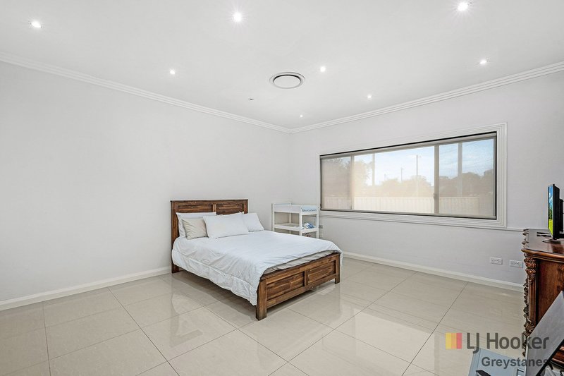 Photo - 11 Styles Place, Merrylands NSW 2160 - Image 4