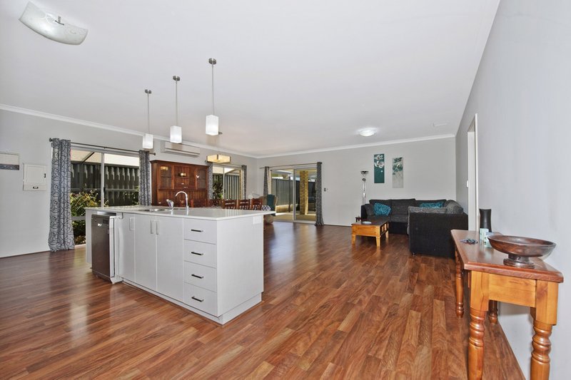 Photo - 11 Sunbeam Approach, Baldivis WA 6171 - Image 5