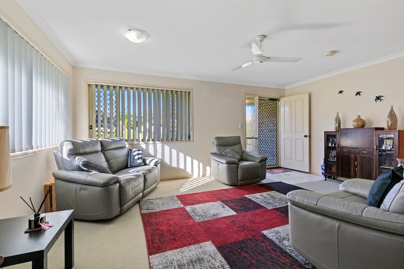 Photo - 11 Sunningdale Street, Oxley QLD 4075 - Image 3