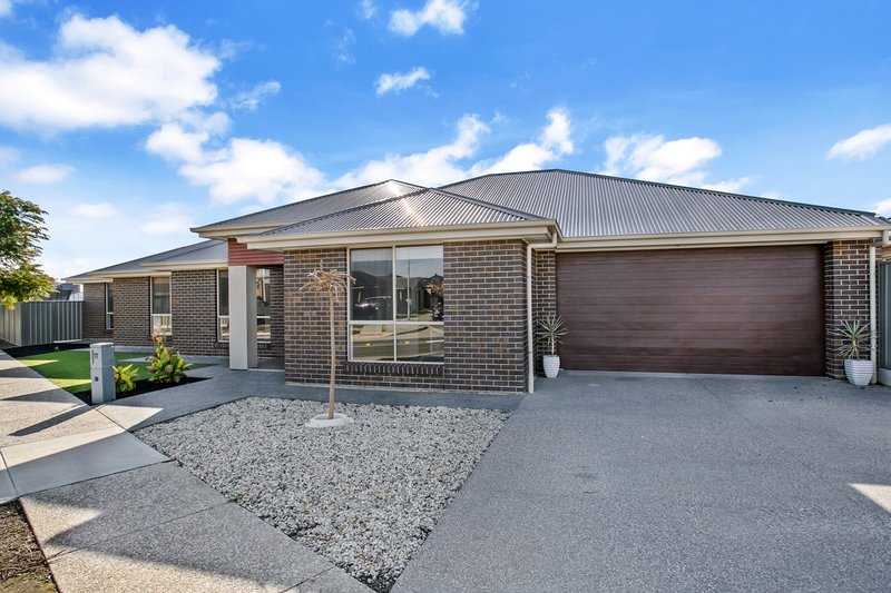 11 Sunrise Drive, Woodcroft SA 5162