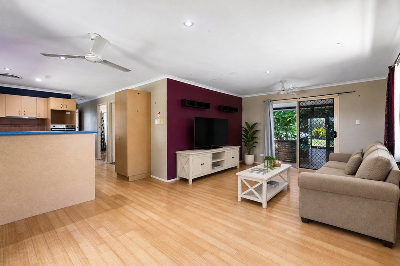 Photo - 11 Sunset Crescent, Torquay QLD 4655 - Image 4