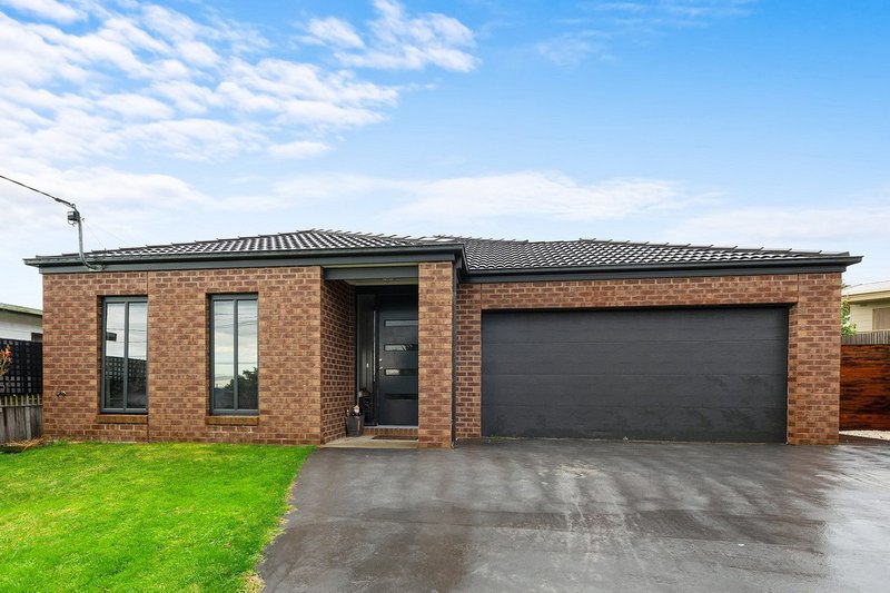 11 Surf Court, Lakes Entrance VIC 3909