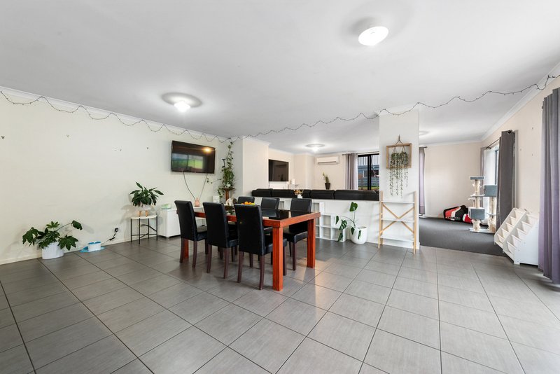 Photo - 11 Surf Court, Lakes Entrance VIC 3909 - Image 6