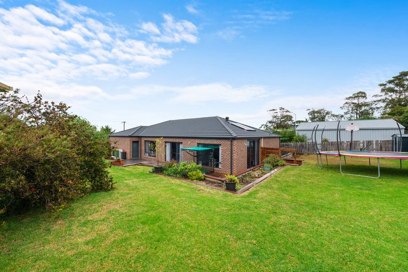 Photo - 11 Surf Court, Lakes Entrance VIC 3909 - Image 16