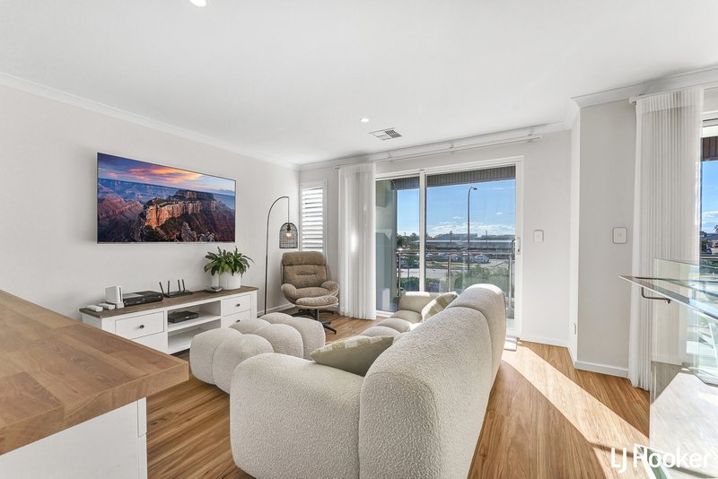 Photo - 11 Surpark Approach, Southern River WA 6110 - Image 8