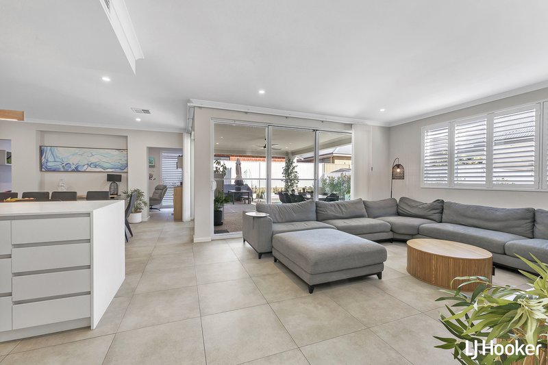 Photo - 11 Surpark Approach, Southern River WA 6110 - Image 20
