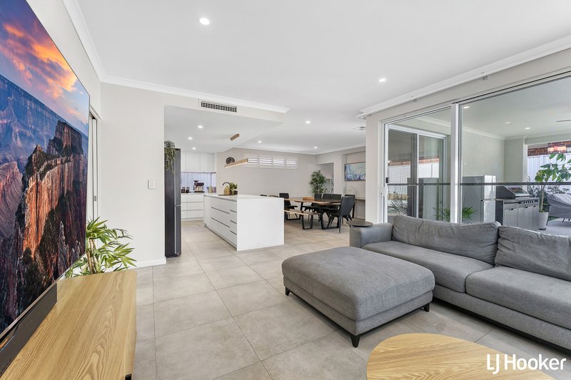 Photo - 11 Surpark Approach, Southern River WA 6110 - Image 21