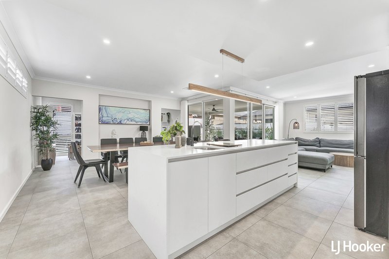 Photo - 11 Surpark Approach, Southern River WA 6110 - Image 25