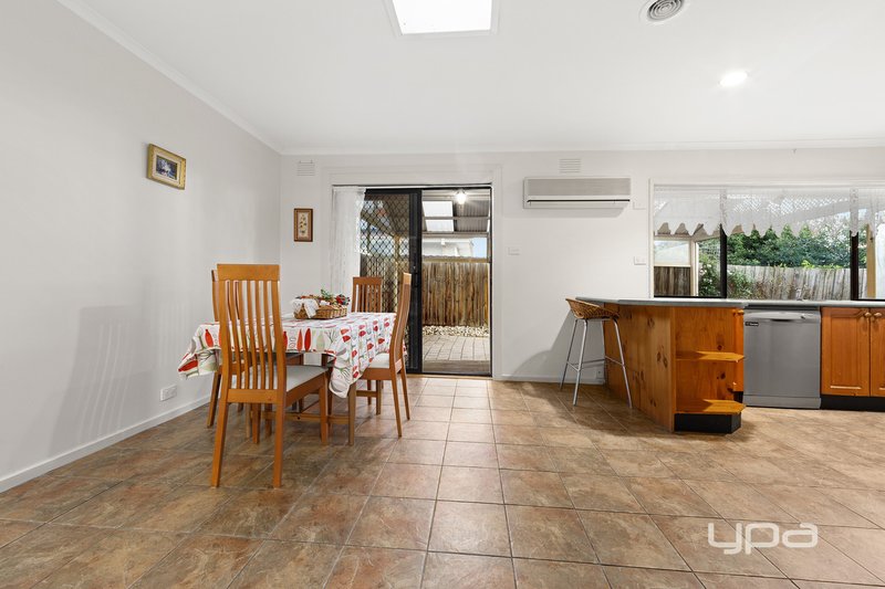 Photo - 11 Sutherland Street, Albanvale VIC 3021 - Image 5