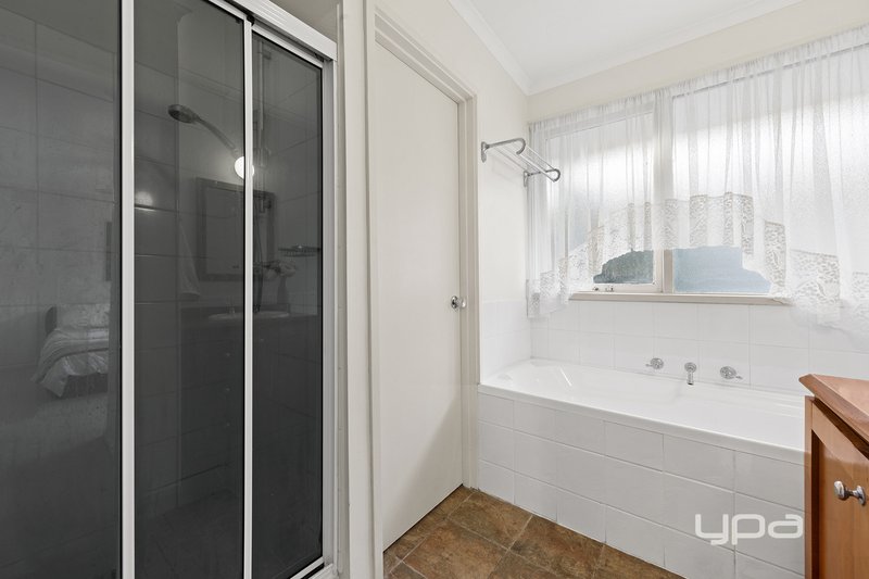 Photo - 11 Sutherland Street, Albanvale VIC 3021 - Image 12