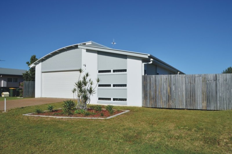 Photo - 11 Swan View Court, Toogoom QLD 4655 - Image 1