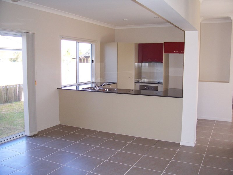 Photo - 11 Swan View Court, Toogoom QLD 4655 - Image 2