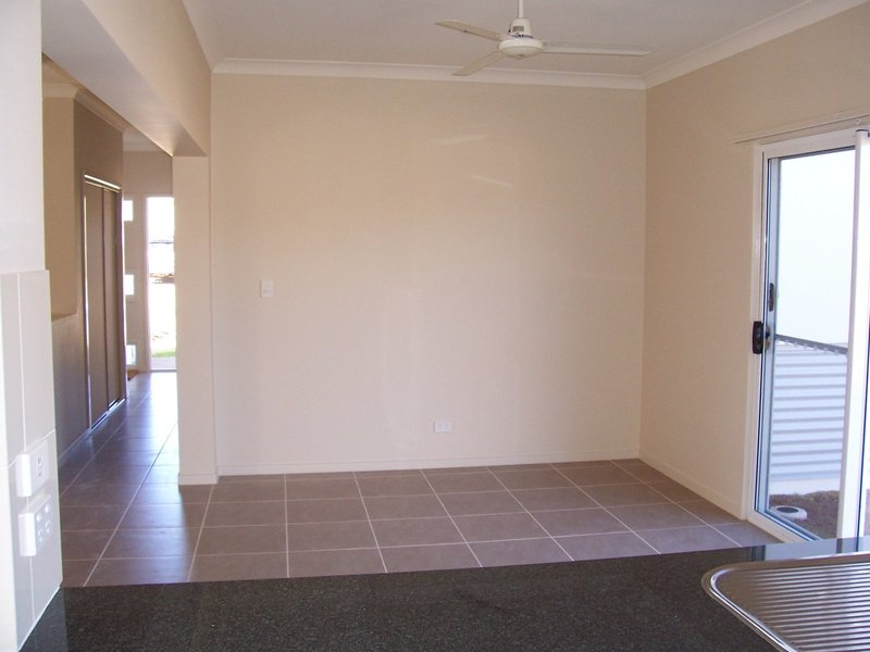 Photo - 11 Swan View Court, Toogoom QLD 4655 - Image 3