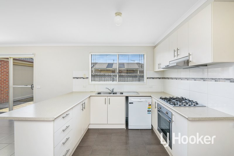 Photo - 11 Sweet Pea Drive, Pakenham VIC 3810 - Image 2