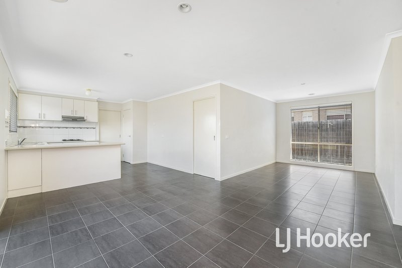 Photo - 11 Sweet Pea Drive, Pakenham VIC 3810 - Image 9