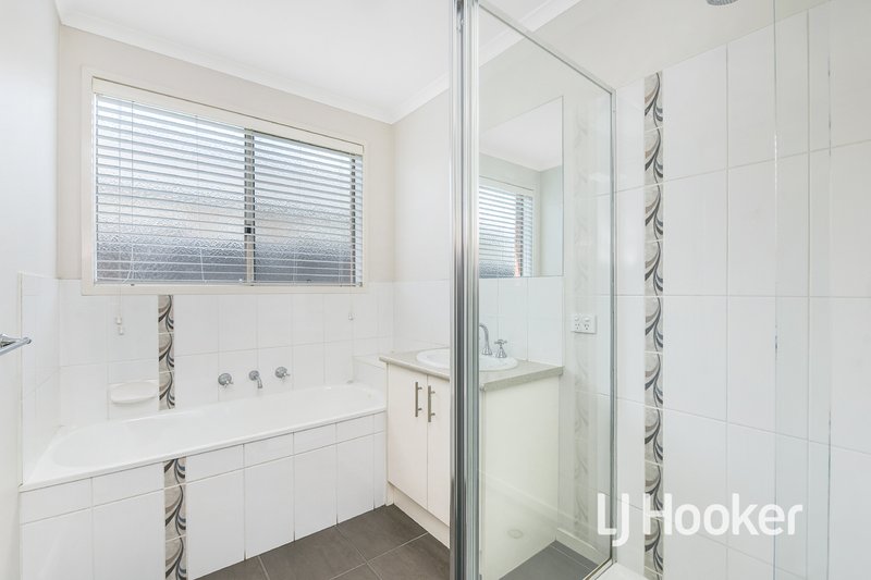 Photo - 11 Sweet Pea Drive, Pakenham VIC 3810 - Image 10