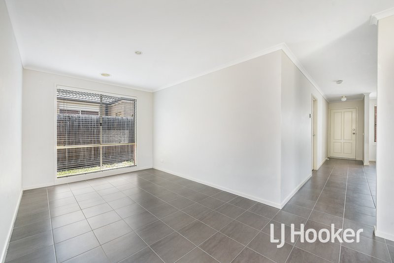 Photo - 11 Sweet Pea Drive, Pakenham VIC 3810 - Image 11