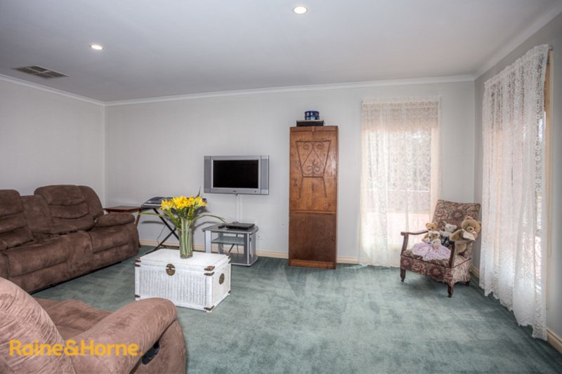 Photo - 11 Swift Parrot Close, Sunbury VIC 3429 - Image 7