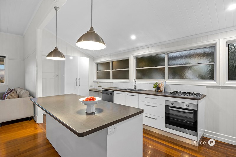 Photo - 11 Sylvia Street, Camp Hill QLD 4152 - Image 9