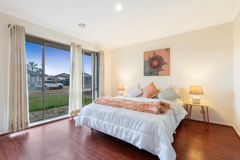 Photo - 11 Talara Court, Cranbourne VIC 3977 - Image 6