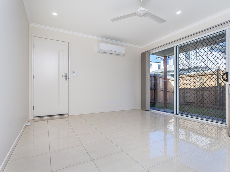 Photo - 11 Tamarin Court, Dakabin QLD 4503 - Image 6