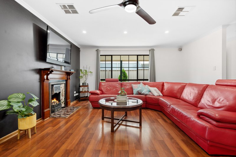 Photo - 11 Tamarind Walk, Aberfoyle Park SA 5159 - Image 5