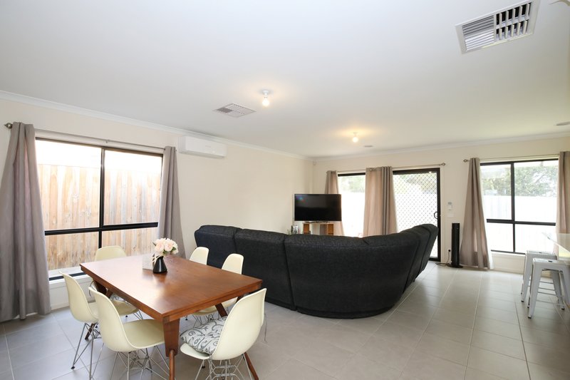 Photo - 11 Tanika Circuit, Croydon VIC 3136 - Image 3