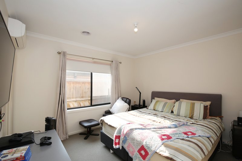 Photo - 11 Tanika Circuit, Croydon VIC 3136 - Image 6