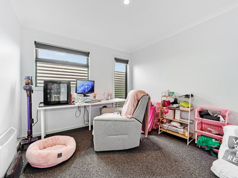 Photo - 11 Tanino Road, Cranbourne West VIC 3977 - Image 10