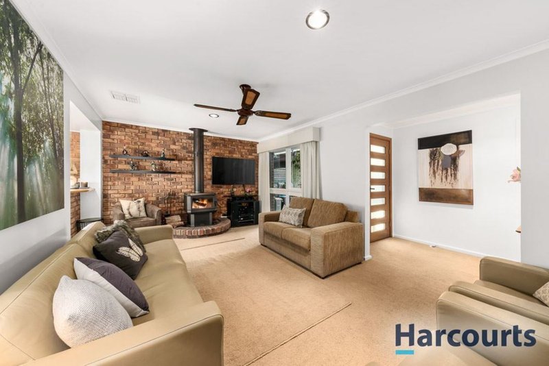 Photo - 11 Teddington Way, Wantirna VIC 3152 - Image 5