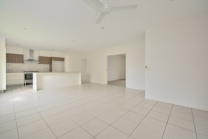 Photo - 11 Telopea Place, Kirkwood QLD 4680 - Image 9