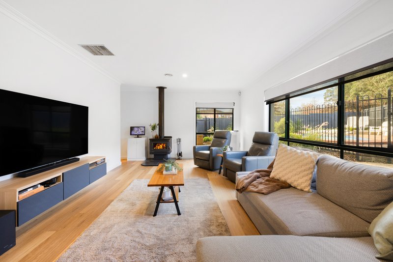 Photo - 11 Teofilo Drive, Lysterfield VIC 3156 - Image 3