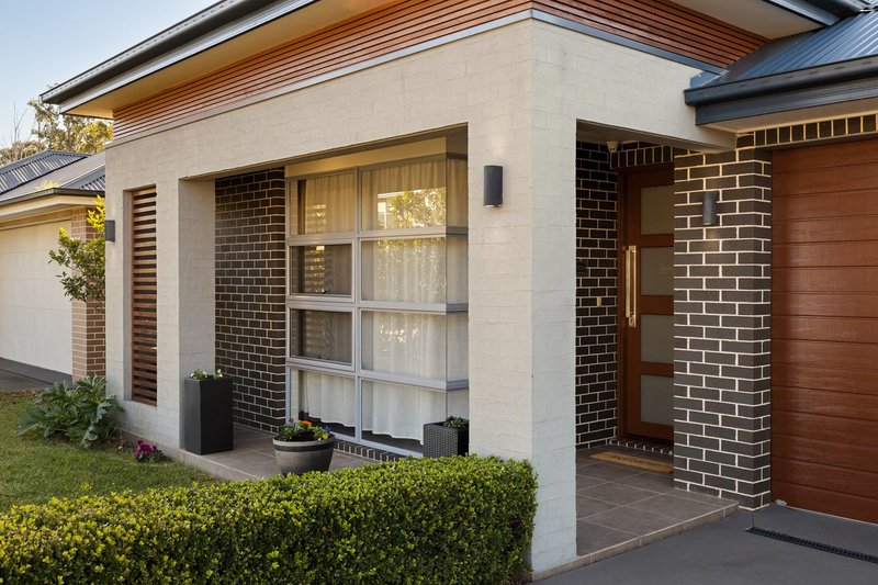 Photo - 11 Tess Circuit, Oran Park NSW 2570 - Image 2