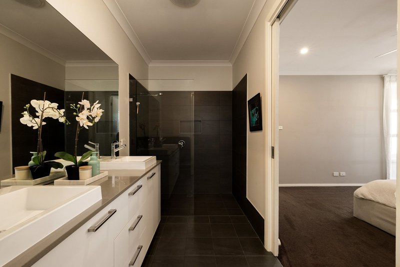 Photo - 11 Tess Circuit, Oran Park NSW 2570 - Image 4