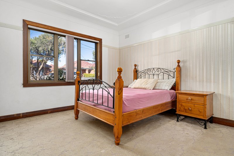 Photo - 11 The Avenue, Kingsgrove NSW 2208 - Image 3