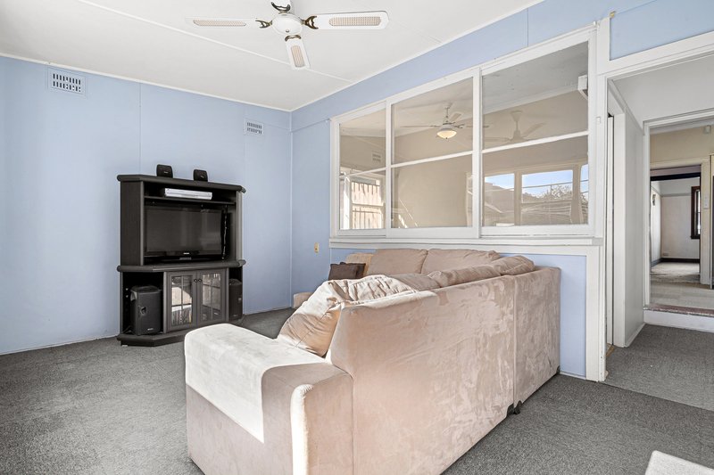 Photo - 11 The Avenue, Kingsgrove NSW 2208 - Image 10