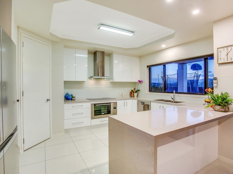 Photo - 11 Therese Mary Ave , Carrara QLD 4211 - Image 8