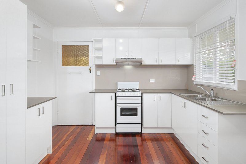 Photo - 11 Thurlby Street, Upper Mount Gravatt QLD 4122 - Image 2