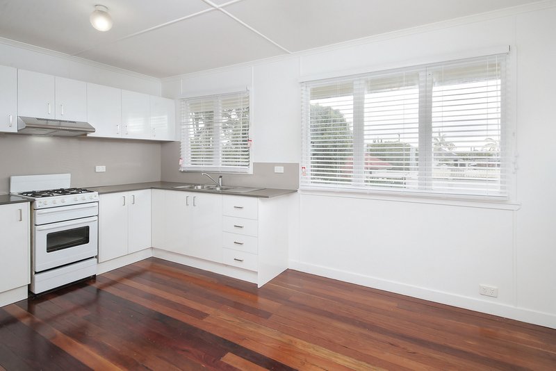 Photo - 11 Thurlby Street, Upper Mount Gravatt QLD 4122 - Image 3