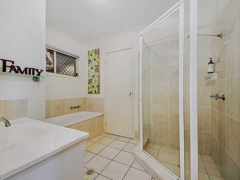 Photo - 11 Tillys Place, Burleigh Heads QLD 4220 - Image 6