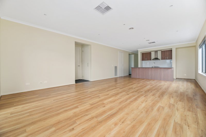 Photo - 11 Tin Alley Avenue, Clyde VIC 3978 - Image 3