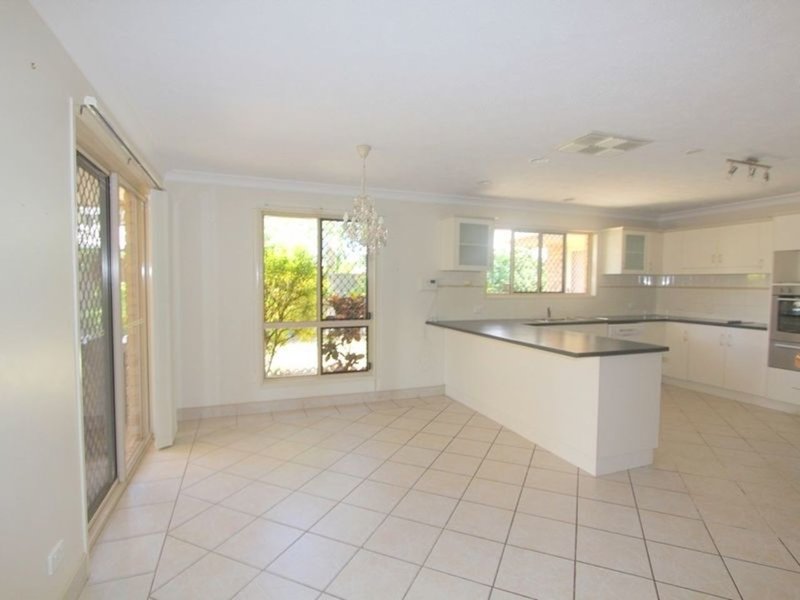 Photo - 11 Tineele Place, Emerald QLD 4720 - Image 5